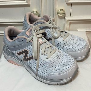 New Balance 847v4 Women’s Walking Shoe EUC